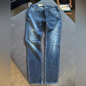 Silver women’s jeans size 33x31. Brand new never worn!